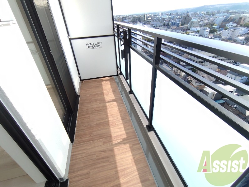 バルコニー　ベランダはよく日が当たり気持ちの良い空間です。