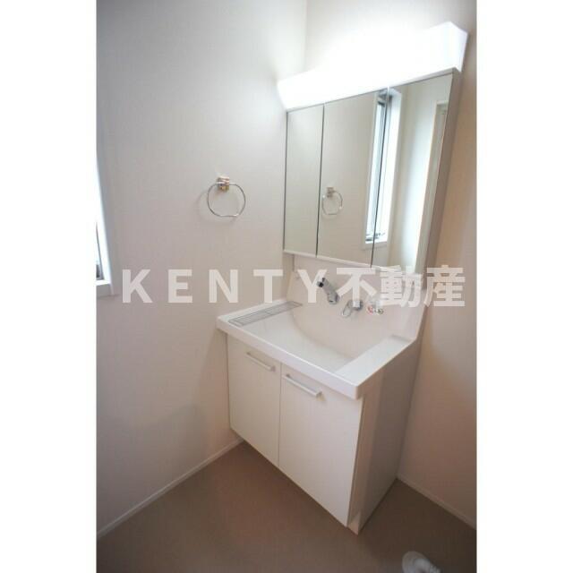 洗面設備　スペースが確保できる洗面所です