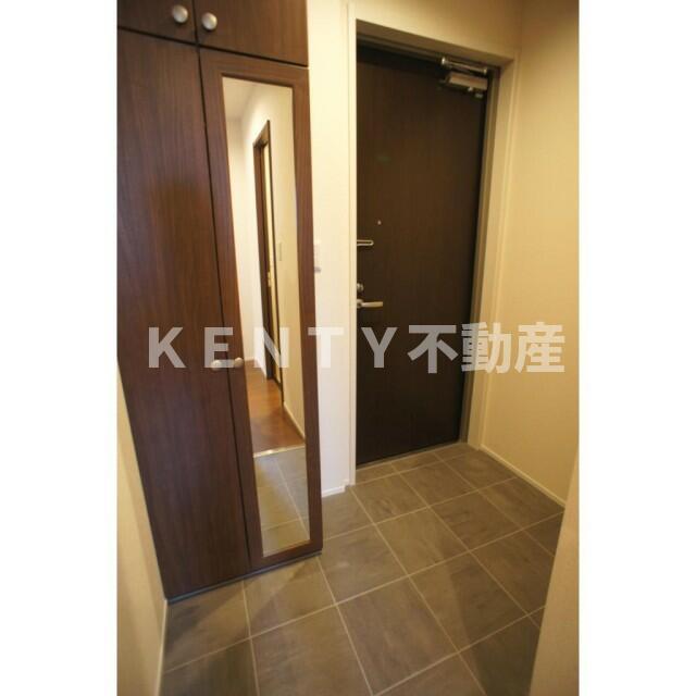 玄関　収納もある玄関です