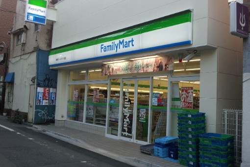 コンビニ　ファミリーマート新宿ゴールデン街店（コンビニ）まで1068m