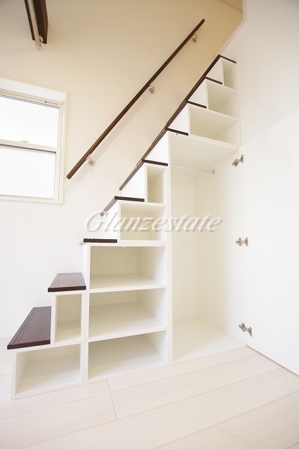 収納　☆お洒落な階段下収納☆