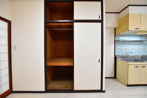 収納　★押入れは古く見えますが収納力が多いのが自慢です！★