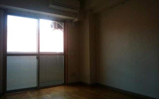 居室・リビング　参考写真（同建物別部屋反転タイプ）