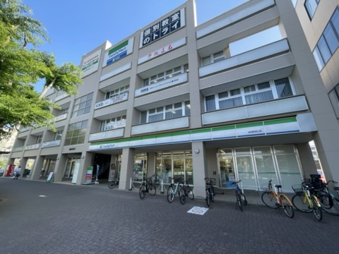 コンビニ　ファミリーマート 成田駅西口店（コンビニ）まで335m