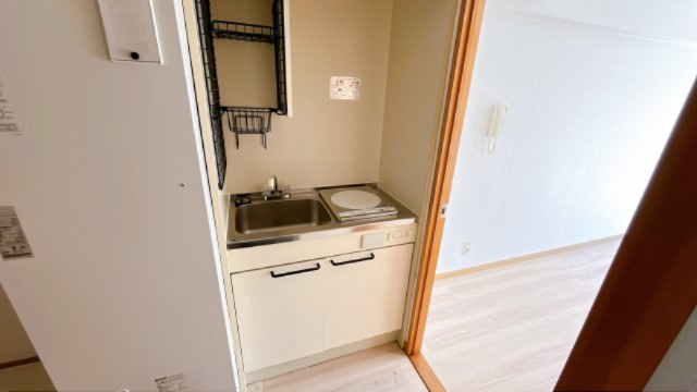 キッチン　別部屋同一間取りのお写真となります。