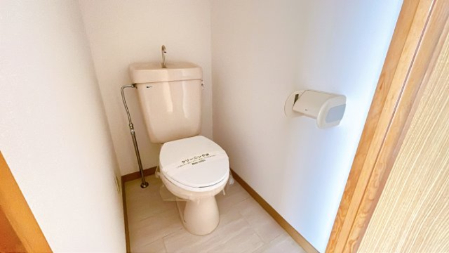 トイレ　別部屋同一間取りのお写真となります。