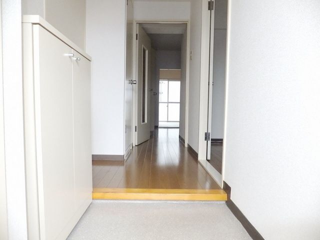 玄関　同物件　違う部屋　参考写真