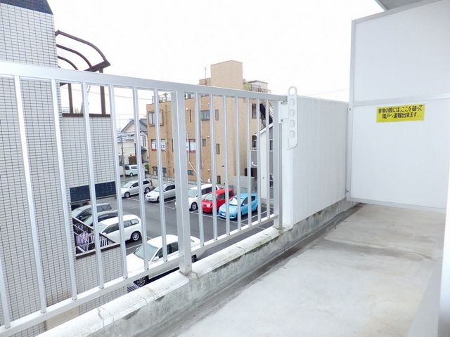 バルコニー　同物件　違う部屋　参考写真