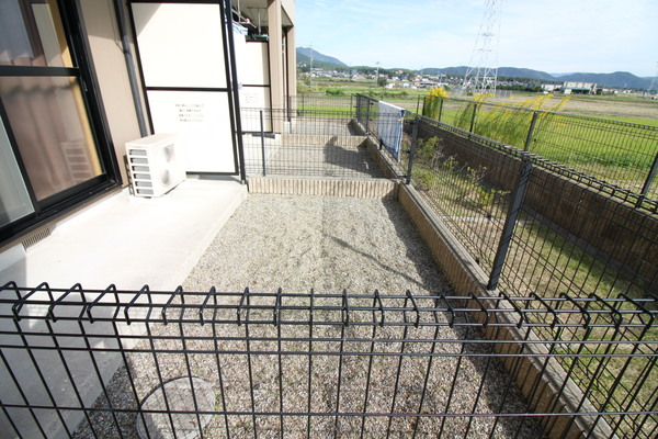 庭　南側広い専用庭