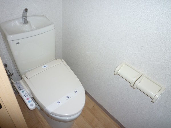 トイレ　温水洗浄便座