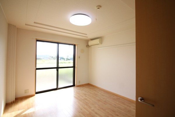 居室・リビング　照明あります。