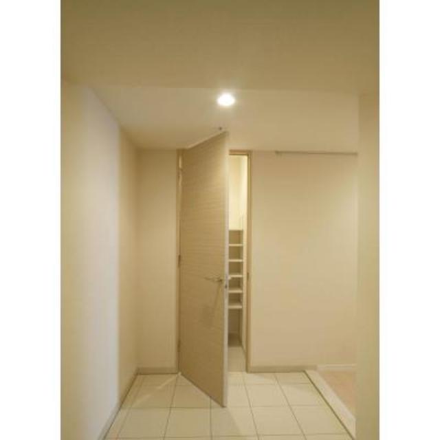 玄関　※写真は同タイプ住戸です。