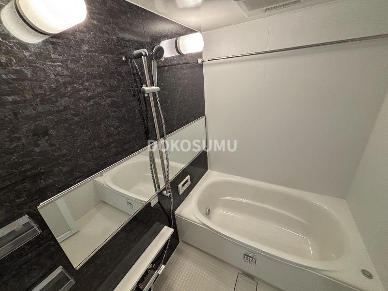 バス・シャワールーム　一日の疲れをやさしく癒やす、清潔感あふれるリラックスバス。