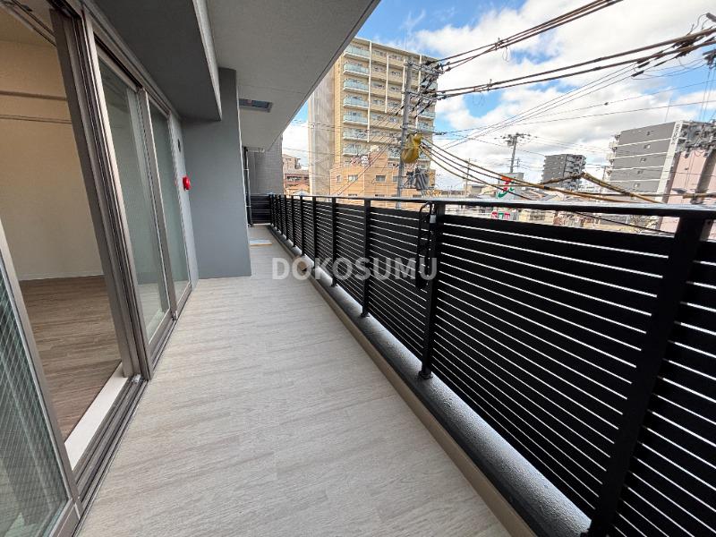 バルコニー　心地よい風と光を感じる、暮らしの楽しみが広がる場所。