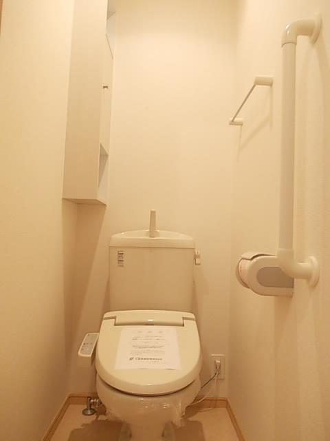 トイレ　温水洗浄便座