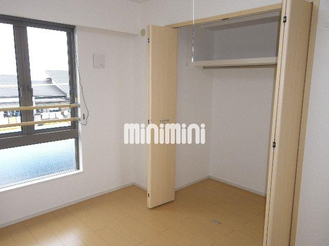 収納　洋服もいっぱいかかりますね。