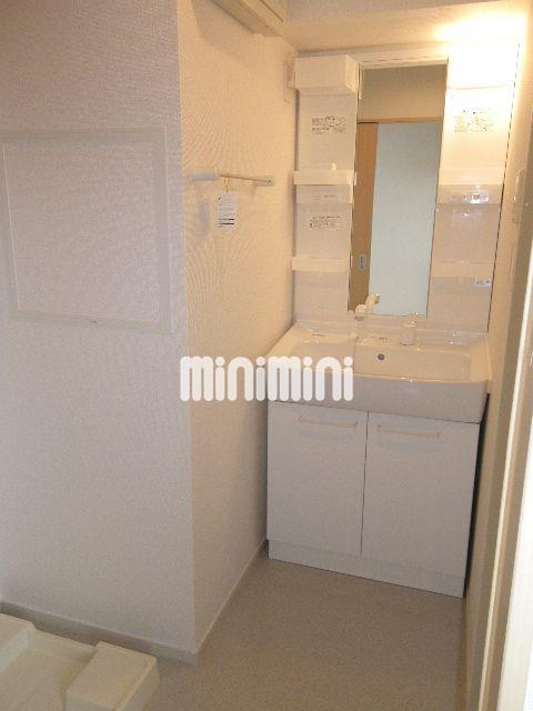 洗面設備　朝には欠かせない、洗髪化粧洗面台。