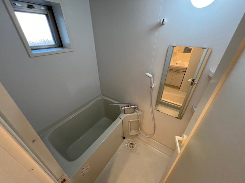 バス・シャワールーム　窓付きのお風呂って珍しいんですよ