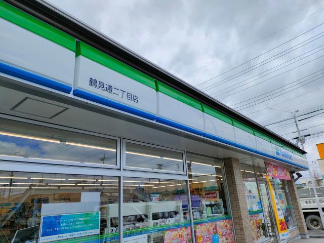 コンビニ　ファミリーマート鶴見通二丁目店（コンビニ）まで409m