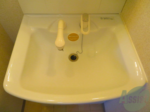 洗面設備　洗面台。朝の身支度はここでばっちり決めましょう。