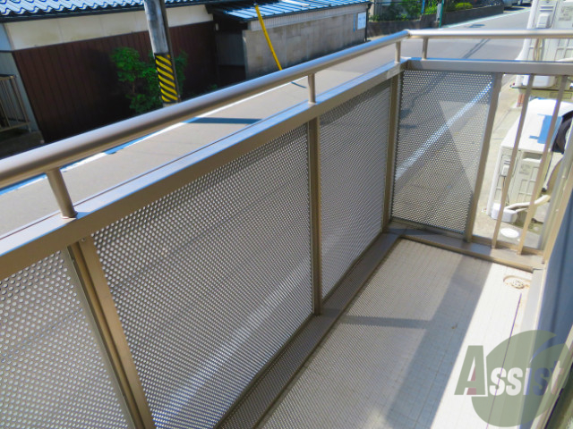 バルコニー　バルコニーは幅があり、広い印象を受けました。