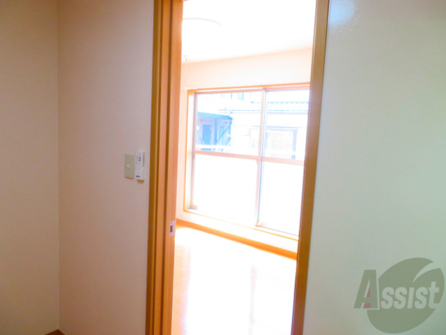 玄関　玄関の様子です。明るい印象ですね。気分もあがりそう。