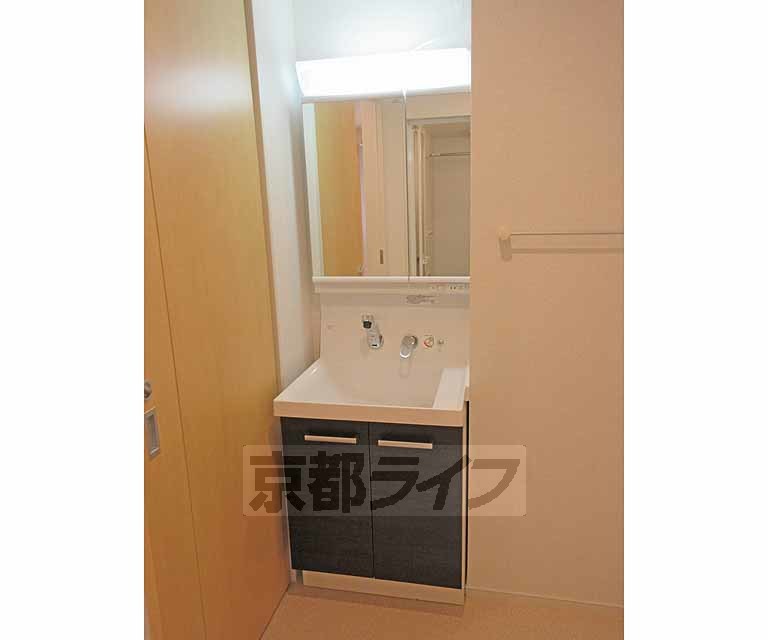 洗面設備　明るいです！