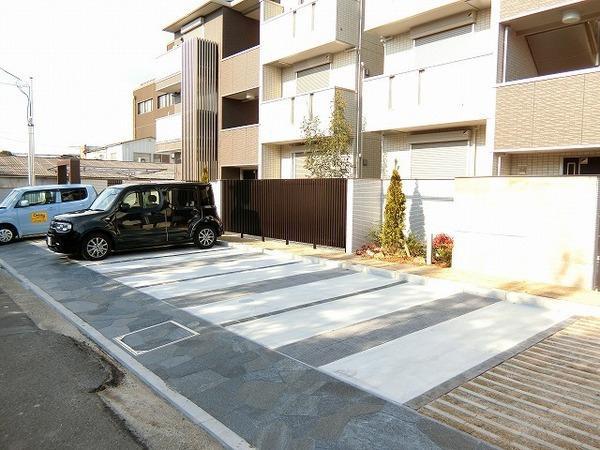 駐車場　敷地内駐車場！