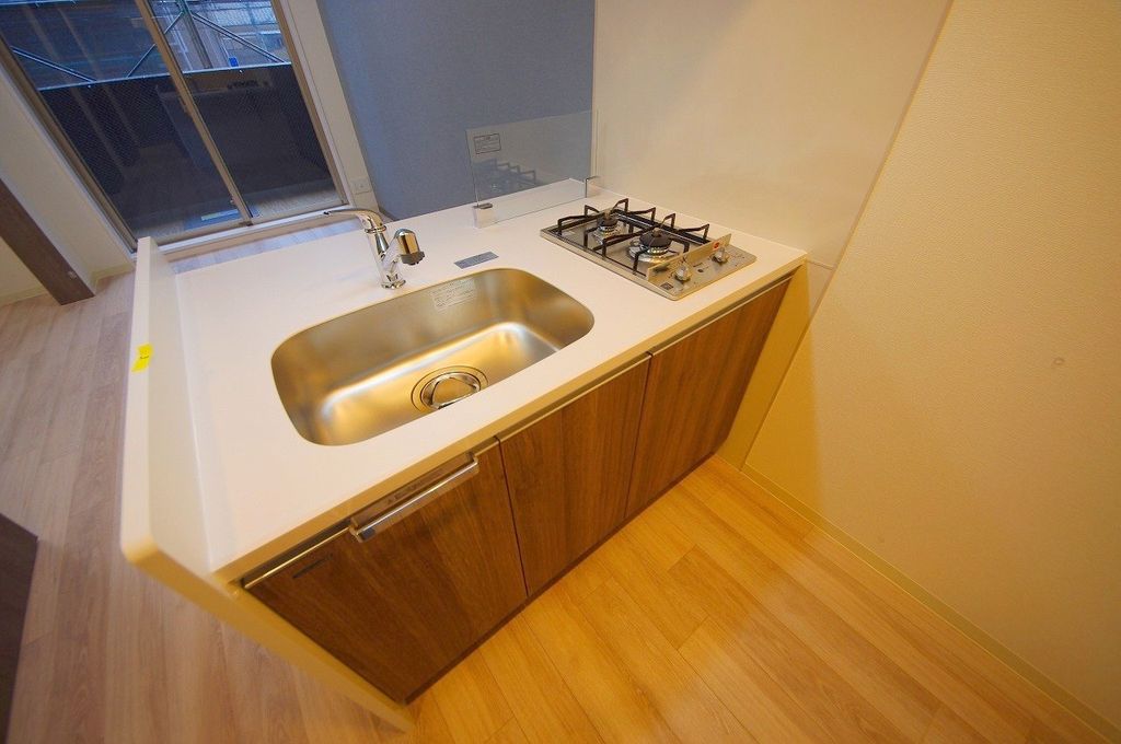 キッチン　同じ建築会社が建てた別の物件の写真です。