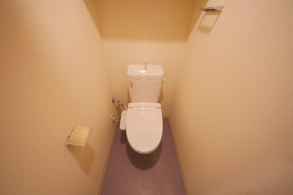 トイレ　同じ建築会社が建てた別の物件の写真です。