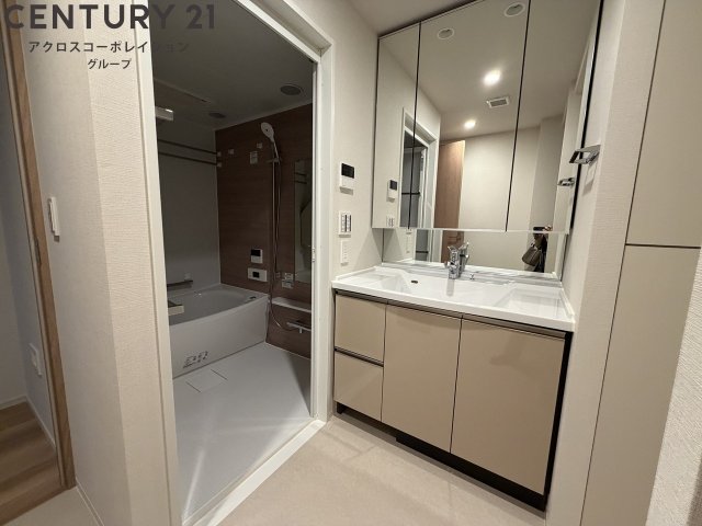 洗面設備　独立洗面化粧台付き！