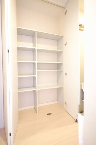 収納　廊下の収納たっぷりです