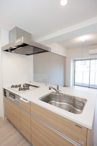 キッチン　※写真は同タイプ住戸です。