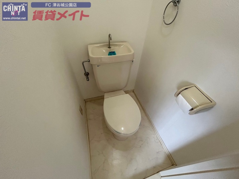トイレ　同型参考写真