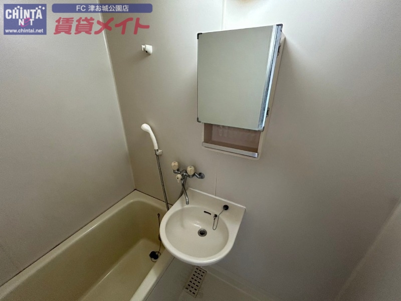 洗面設備　同型参考写真