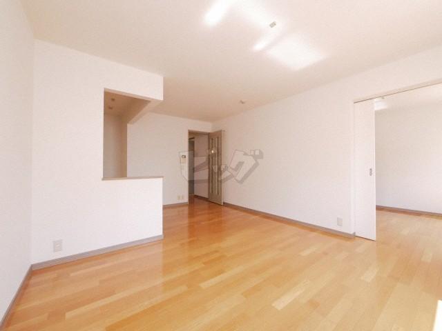 居室・リビング　明るいリビングです♪