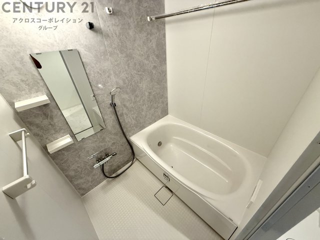 バス・シャワールーム　追い焚き機能・浴室乾燥機付きで便利！