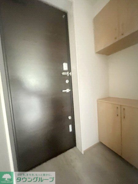 玄関　同物件別部屋写真