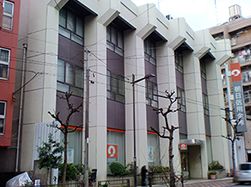 銀行　朝日信用金庫根岸支店（銀行）まで374m