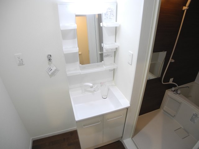 洗面設備　※同物件同タイプのお部屋のお写真です。