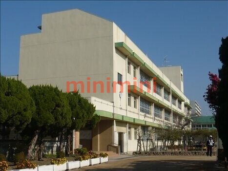 小学校　茨木市立天王小学校（小学校）まで483m