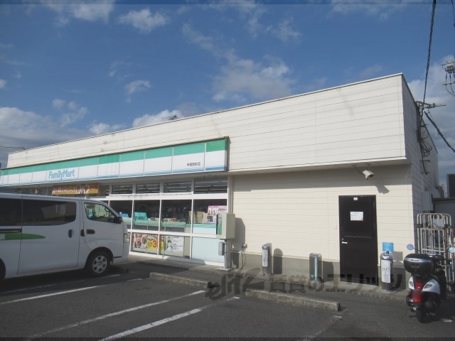 コンビニ　ファミリーマート甲賀駅前店（コンビニ）まで750m