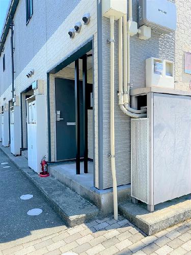 玄関　設備・仕様は号室により異なる為、現況を優先致します。