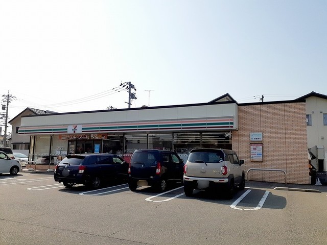 コンビニ　セブンイレブン野々市太平寺（コンビニ）まで176m