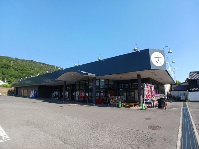 スーパー　産直さぬきマルシェ鶴市さん（スーパー）まで600m