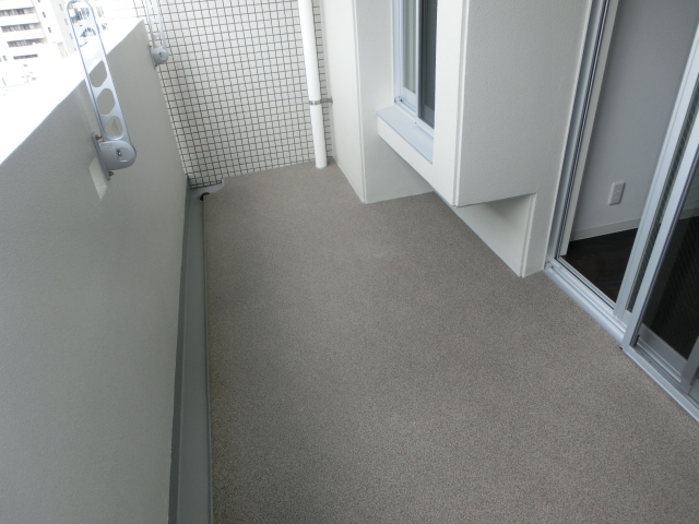 バルコニー　現況を優先させていただきます。