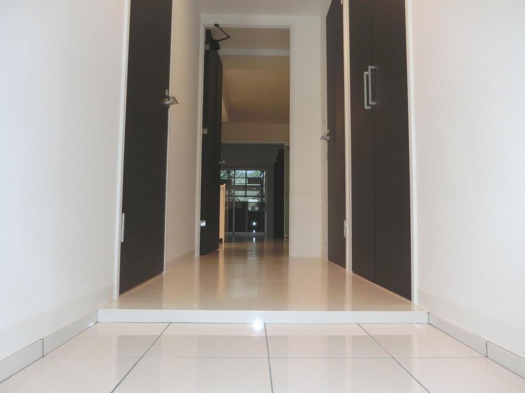 玄関　※写真は別のお部屋です。現況を優先させていただきます。