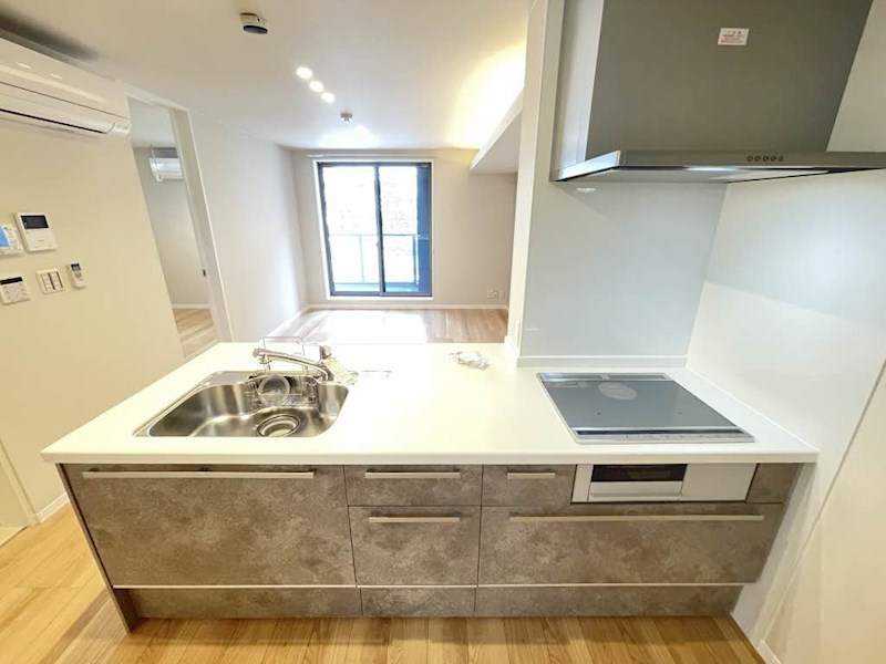 キッチン　システムキッチン！対面式でTVやご家族の様子を見ながらお料理