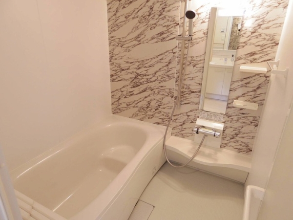 バス・シャワールーム　ゆったり一坪風呂