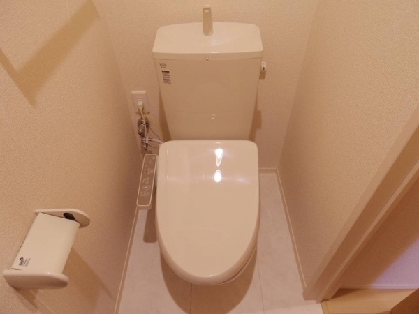 トイレ　温水シャワー付きトイレです